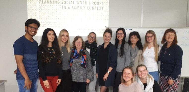 Džiaugiamės kolegės Carol Cohen iš Niujorko, Tarptautinės socialinio darbo su grupėmis asociacijos (IASWG) tarybos narės vizitu Lietuvoje.=
